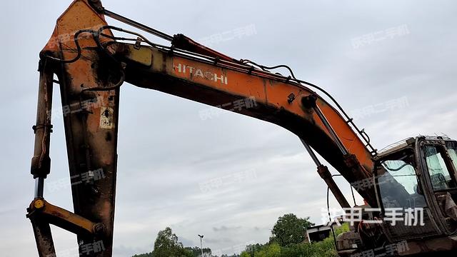 转盘和下车架正前(工作和回转装置) 转盘和下车架正前(工作和回转装置)