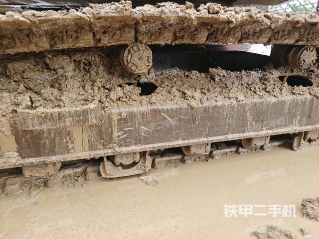 單側(cè)履帶整體(整機(jī)外觀) 單側(cè)履帶整體(整機(jī)外觀)