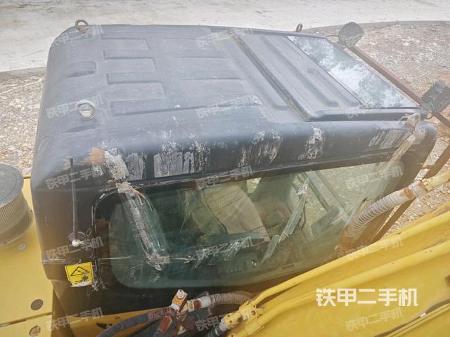 駕駛室頂部(整機(jī)外觀) 駕駛室頂部(整機(jī)外觀)