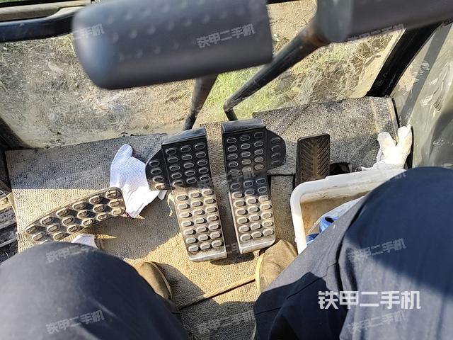 座椅左側(cè)控制臺(tái)/音響/含左手柄(駕駛室部分) 座椅左側(cè)控制臺(tái)/音響/含左手柄(駕駛室部分)