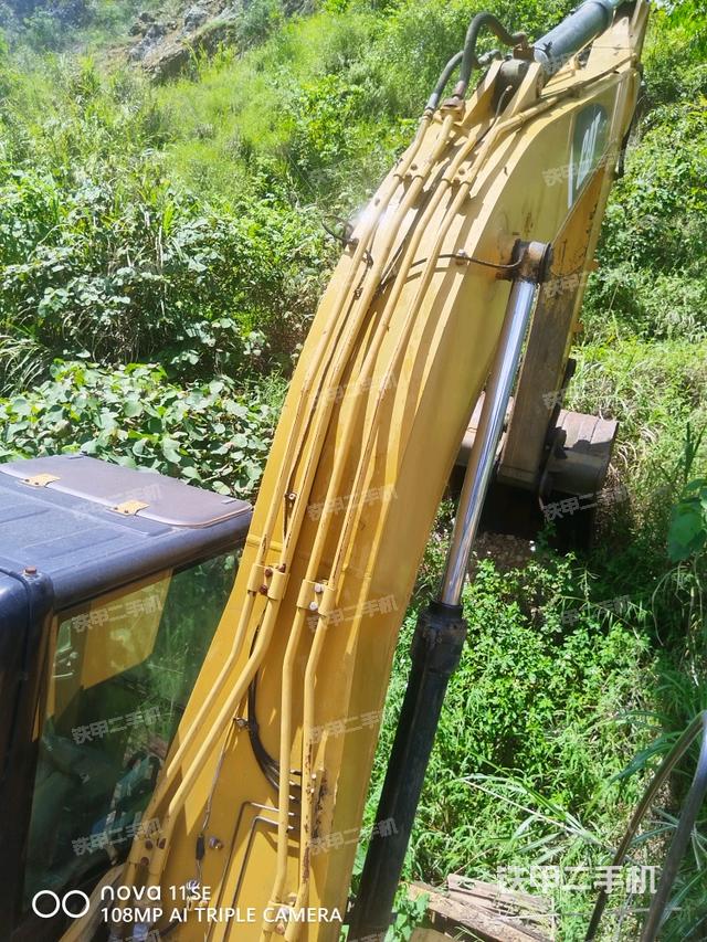 大臂背部俯视(工作和回转装置) 大臂背部俯视(工作和回转装置)