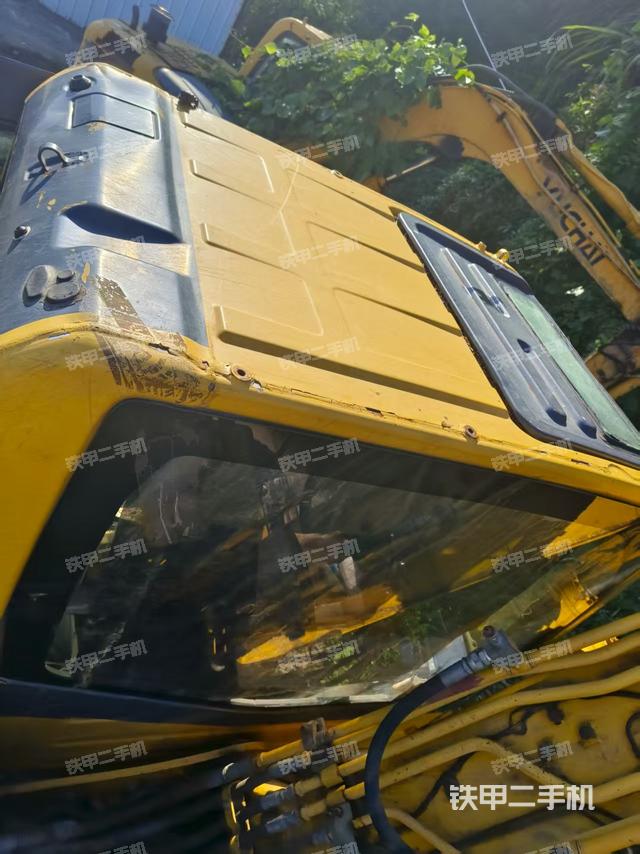 駕駛室頂部（整機外觀）