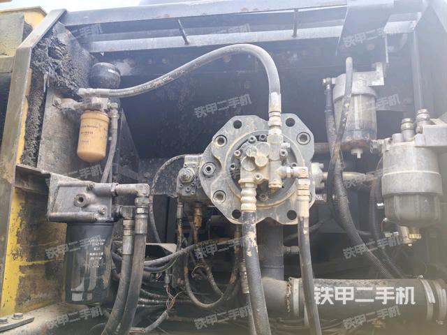 液壓泵艙室正面整體(整機外觀) 液壓泵艙室正面整體(整機外觀)