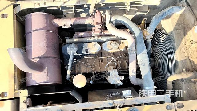 气门室盖螺丝特写(上车部件) 气门室盖螺丝特写(上车部件)