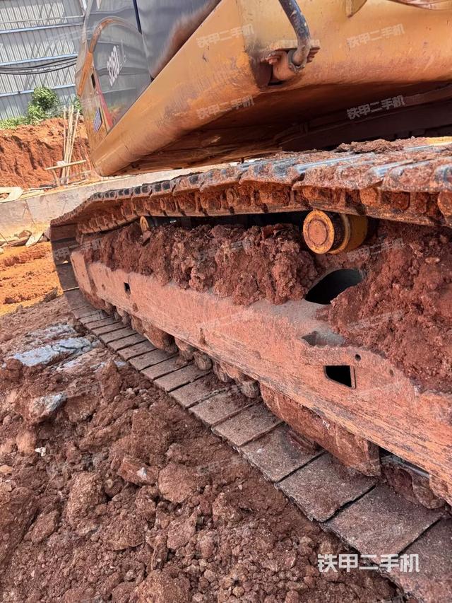 右側(cè)履帶整體(行走機(jī)構(gòu)) 右側(cè)履帶整體(行走機(jī)構(gòu))