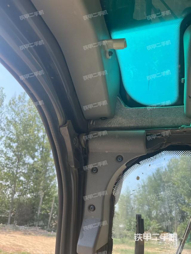 驾驶室顶部（整机外观）