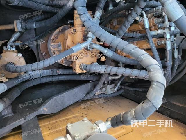 回轉(zhuǎn)馬達(dá)和主控閥（整機(jī)外觀）