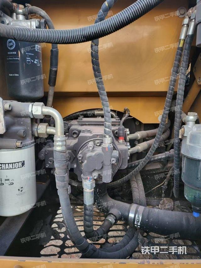 液壓泵艙室正面整體（整機(jī)外觀）