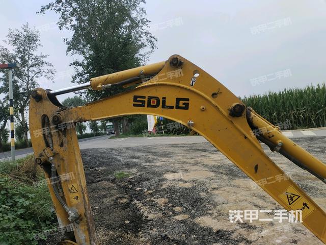 小臂整體右前(工作和回轉(zhuǎn)裝置) 小臂整體右前(工作和回轉(zhuǎn)裝置)