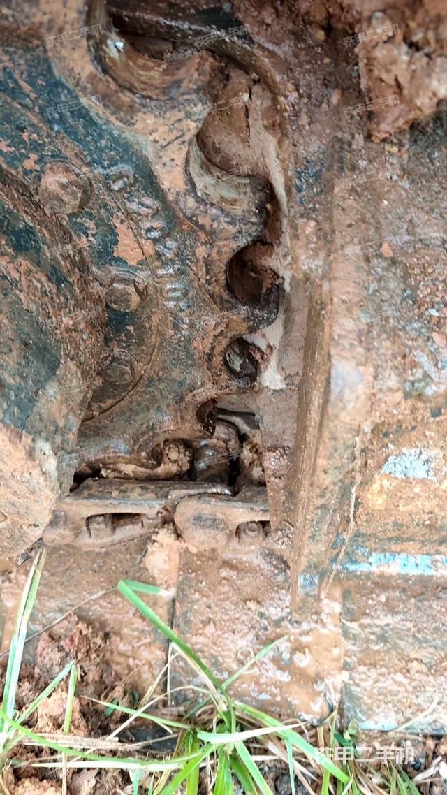 左側履帶整體?(行走機構) 左側履帶整體?(行走機構)