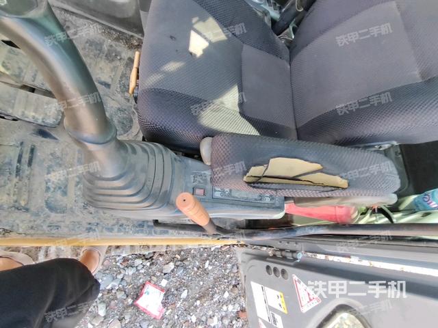 座椅右側(cè)控制臺(tái)/鑰匙門/油門/含右手柄(駕駛室部分) 座椅右側(cè)控制臺(tái)/鑰匙門/油門/含右手柄(駕駛室部分)