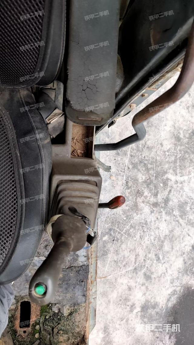 左后方玻璃角标(驾驶室部分) 左后方玻璃角标(驾驶室部分)