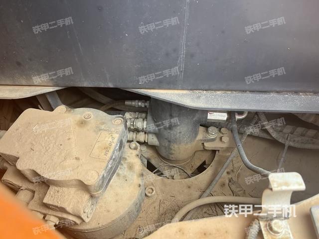 回轉(zhuǎn)馬達(dá)和主控閥(整機(jī)外觀) 回轉(zhuǎn)馬達(dá)和主控閥(整機(jī)外觀)