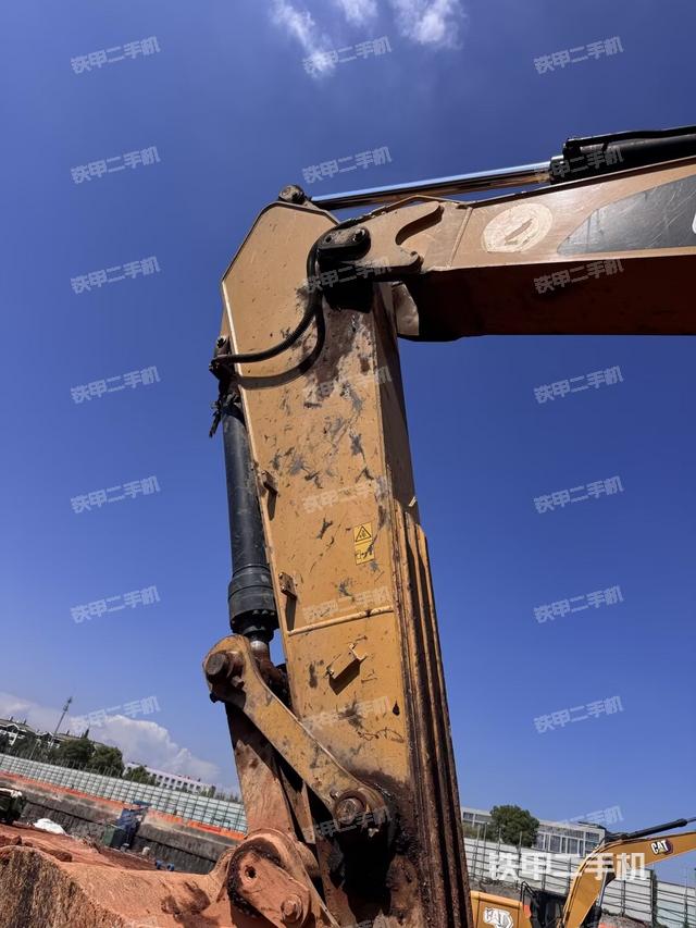 小臂整體左后(工作和回轉(zhuǎn)裝置) 小臂整體左后(工作和回轉(zhuǎn)裝置)