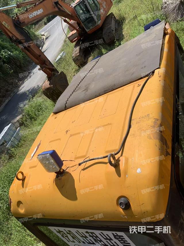 駕駛室頂部（整機(jī)外觀）