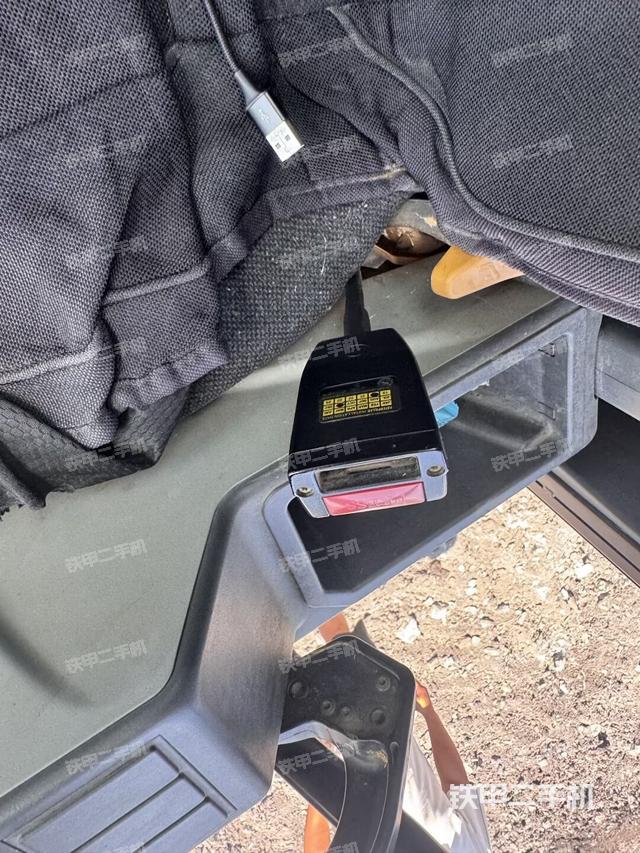 后窗玻璃角标（驾驶室部分）