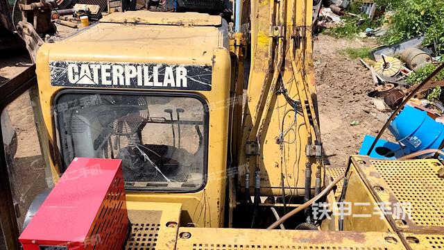 轉(zhuǎn)盤和下車架正前(工作和回轉(zhuǎn)裝置) 轉(zhuǎn)盤和下車架正前(工作和回轉(zhuǎn)裝置)