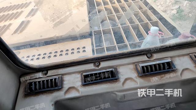 座椅后部(驾驶室部分) 座椅后部(驾驶室部分)