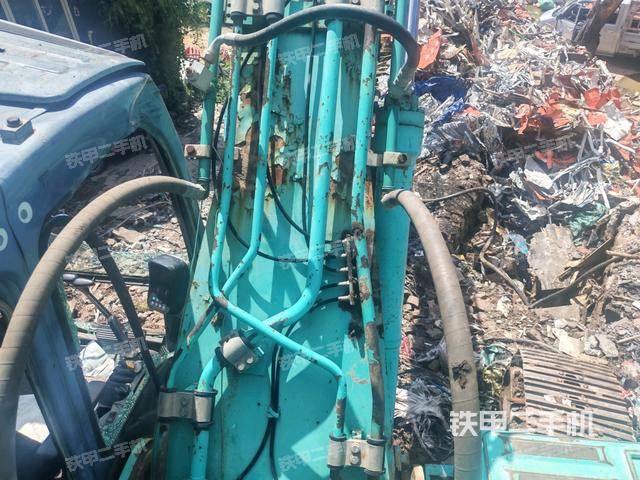 大臂背部俯視(工作和回轉(zhuǎn)裝置) 大臂背部俯視(工作和回轉(zhuǎn)裝置)