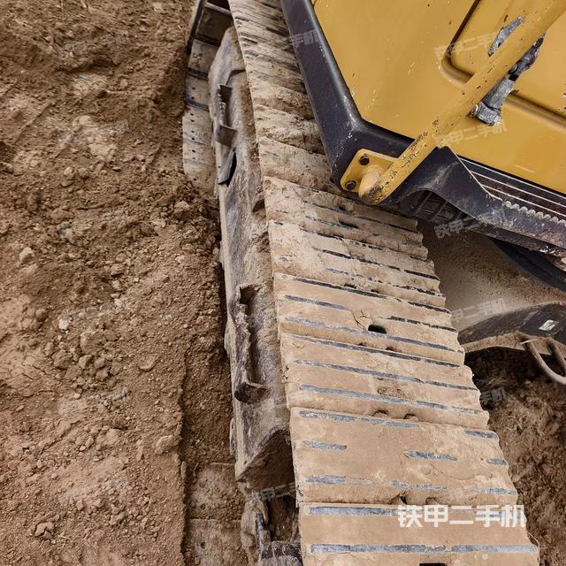 单侧履带整体(整机外观) 单侧履带整体(整机外观)