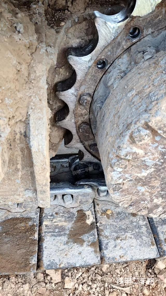 右侧履带整体(行走机构) 右侧履带整体(行走机构)