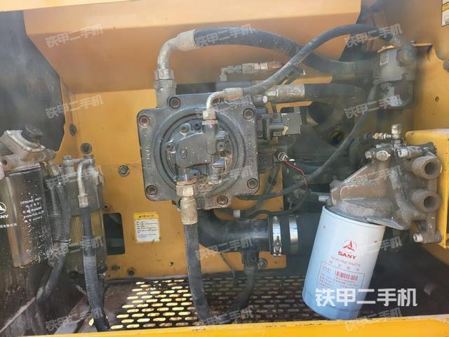 液壓泵艙室正面整體（整機(jī)外觀）