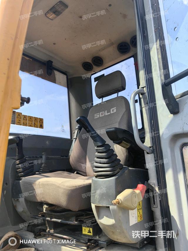 驾驶室整体(整机外观) 驾驶室整体(整机外观)