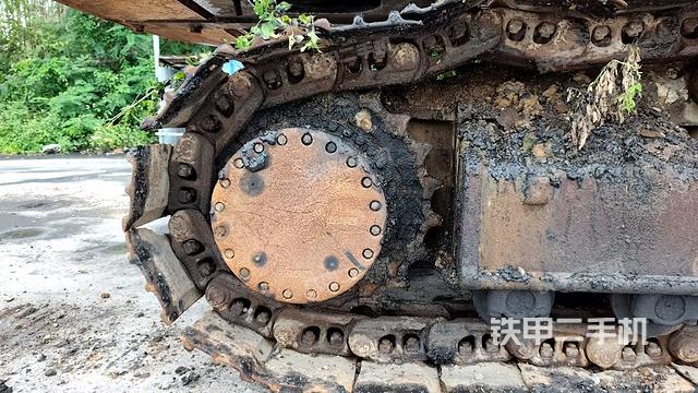 右侧履带整体(行走机构) 右侧履带整体(行走机构)