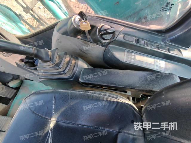 座椅左側(cè)控制臺(tái)/音響/含左手柄(駕駛室部分) 座椅左側(cè)控制臺(tái)/音響/含左手柄(駕駛室部分)