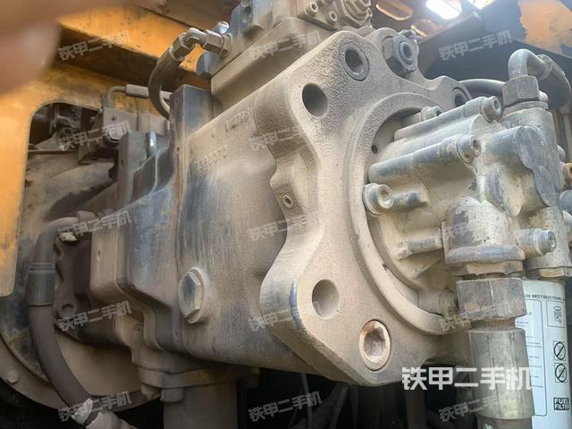 液壓泵艙室正面整體（整機(jī)外觀）