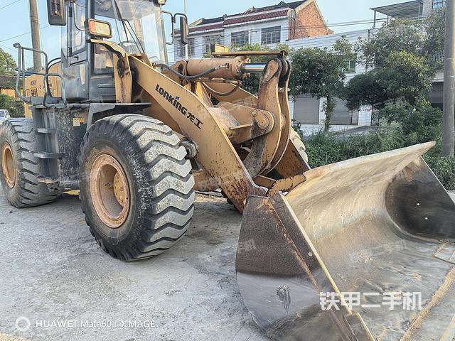 工作裝置整體(整機(jī)外觀及大件) 工作裝置整體(整機(jī)外觀及大件)