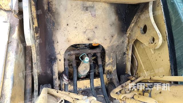 小臂整體右前(工作和回轉(zhuǎn)裝置) 小臂整體右前(工作和回轉(zhuǎn)裝置)