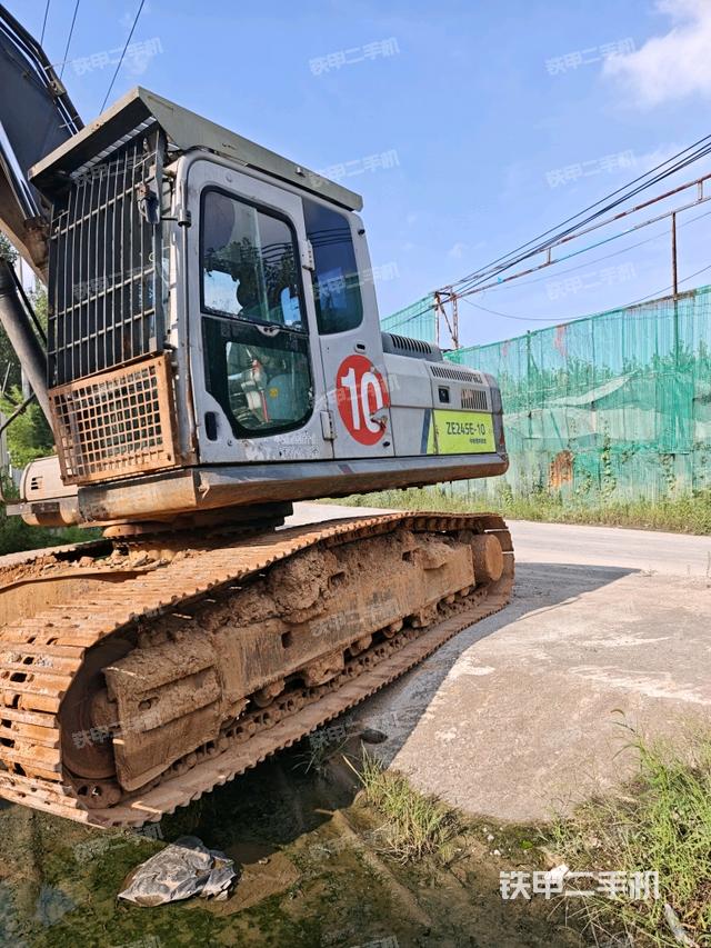 駕駛室整體（整機外觀）