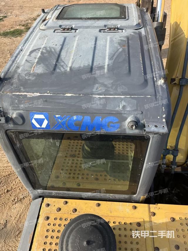 驾驶室顶部(整机外观) 驾驶室顶部(整机外观)