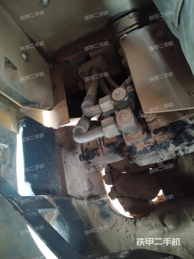 液压泵舱室正面整体(整机外观) 液压泵舱室正面整体(整机外观)