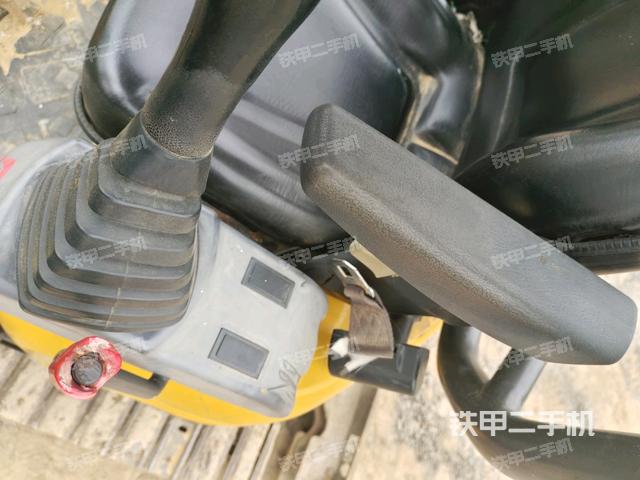 座椅左側(cè)控制臺/音響/含左手柄(駕駛室部分) 座椅左側(cè)控制臺/音響/含左手柄(駕駛室部分)