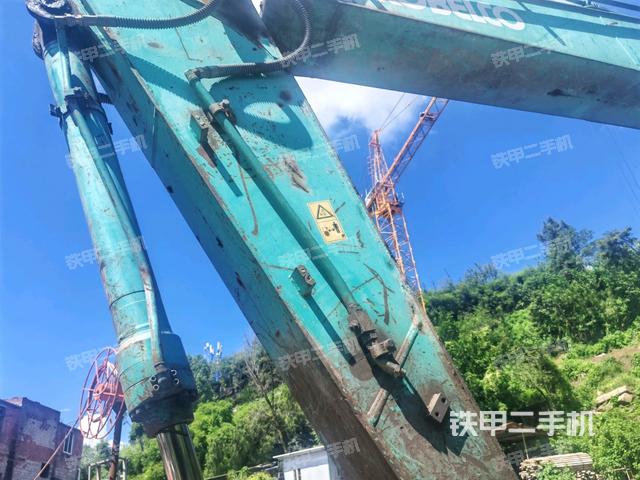 小臂整體左后(工作和回轉(zhuǎn)裝置) 小臂整體左后(工作和回轉(zhuǎn)裝置)