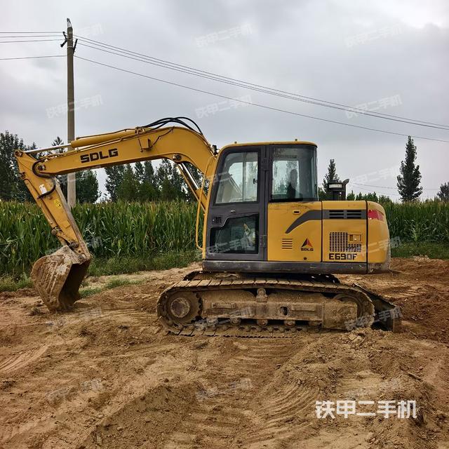 山东临工E690F挖掘机