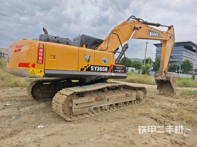 整机右后45°(整机外观) 整机右后45°(整机外观)