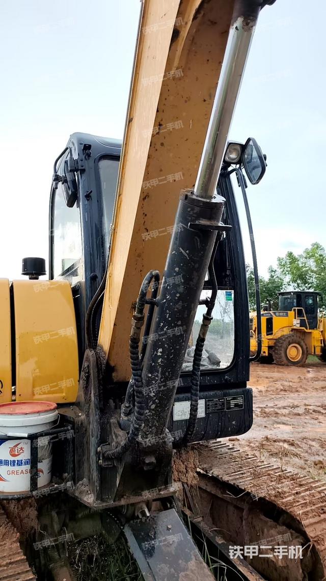 大臂根部?斜(工作和回轉裝置) 大臂根部?斜(工作和回轉裝置)