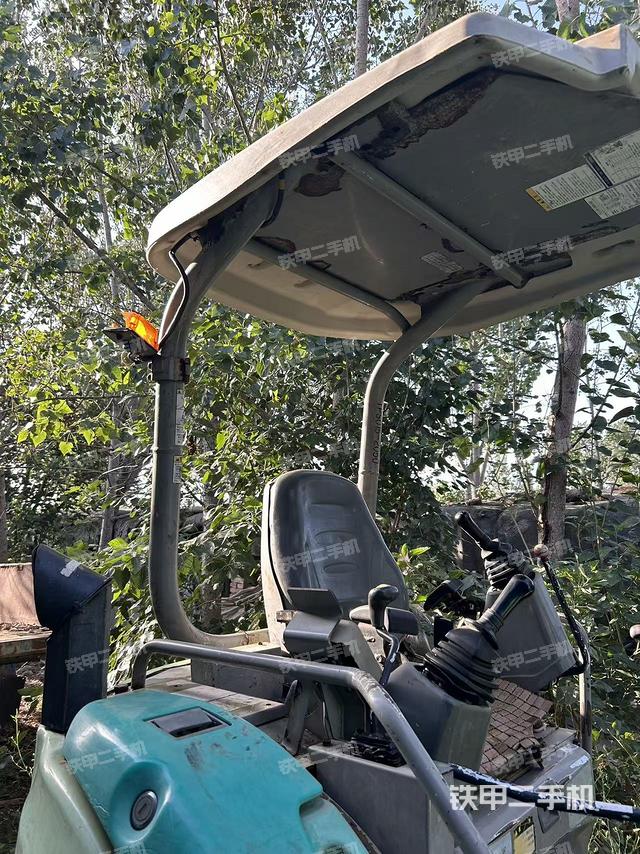 駕駛室頂部（整機外觀）