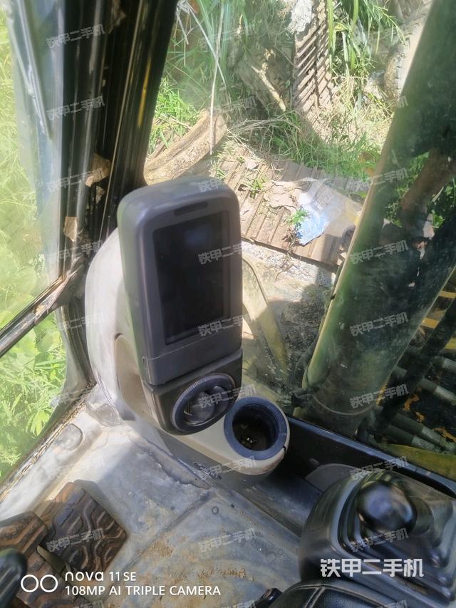 显示屏 (驾驶室部分) 显示屏 (驾驶室部分)