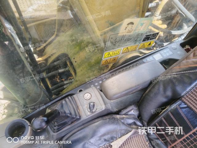 座椅右侧控制台/钥匙门/油门/含右手柄(驾驶室部分) 座椅右侧控制台/钥匙门/油门/含右手柄(驾驶室部分)