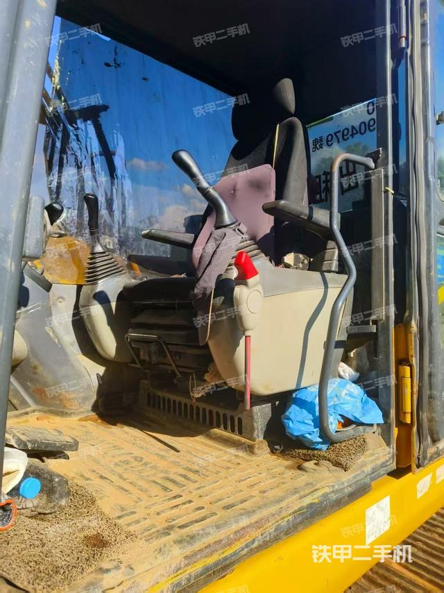 駕駛室整體（整機外觀）