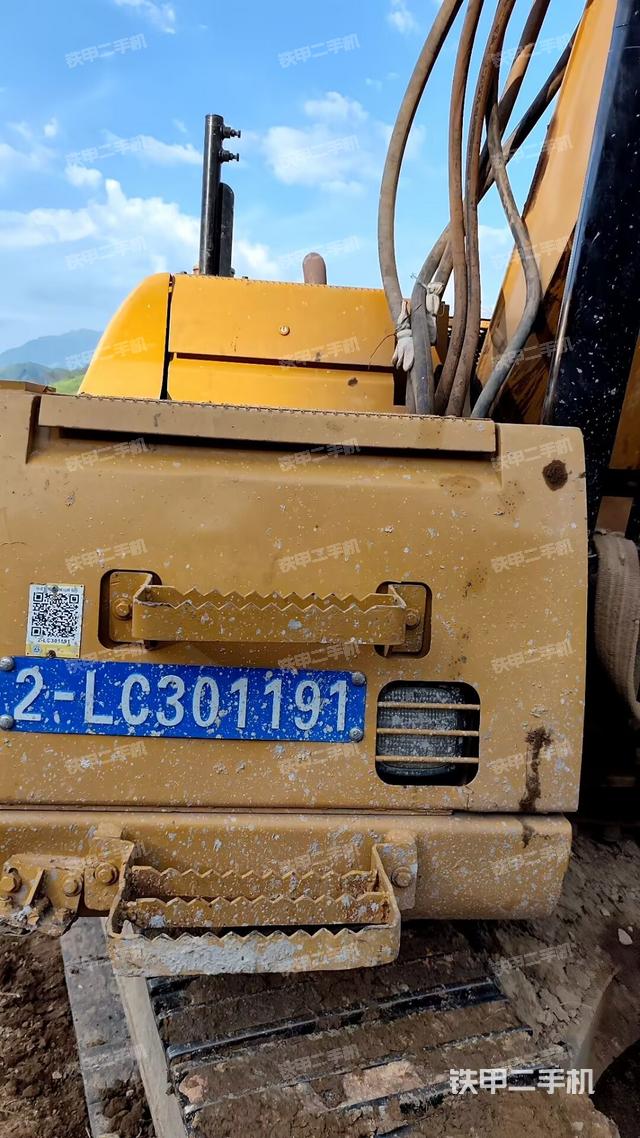 小臂整体右前(工作和回转装置) 小臂整体右前(工作和回转装置)