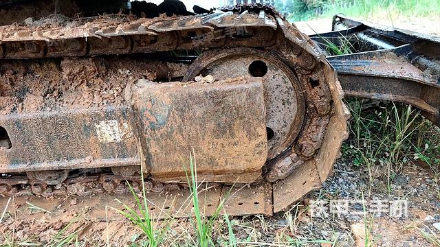 右側履帶整體?(行走機構) 右側履帶整體?(行走機構)