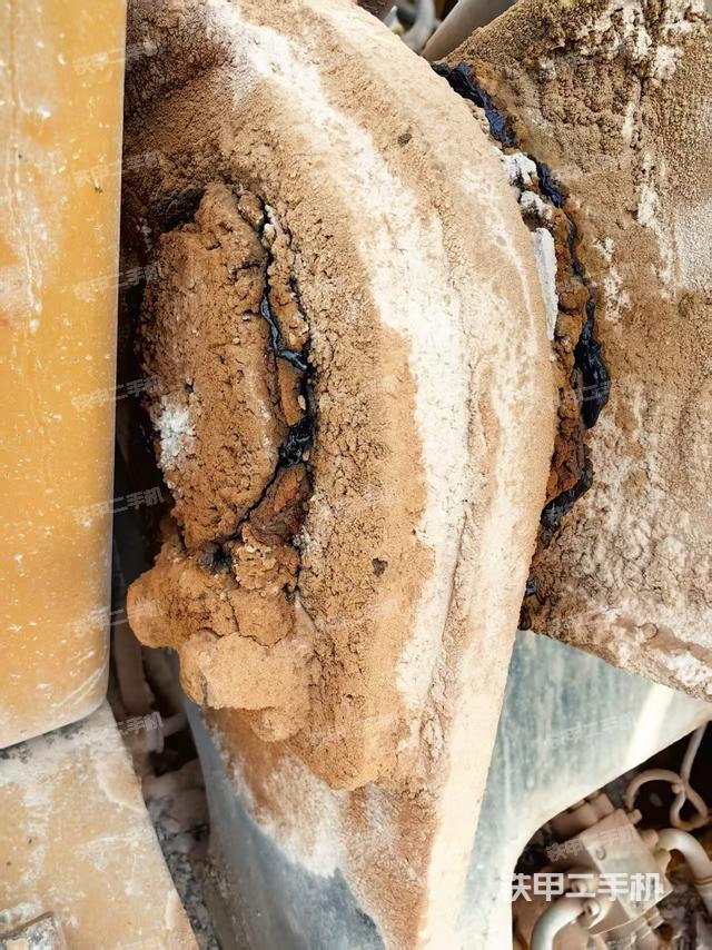大臂根部?斜視(工作和回轉裝置) 大臂根部?斜視(工作和回轉裝置)