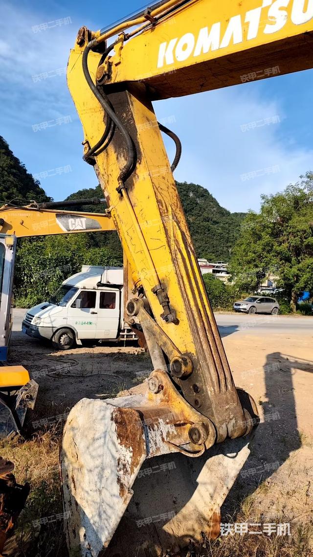 大臂油缸整体 竖拍(工作和回转装置) 大臂油缸整体 竖拍(工作和回转装置)