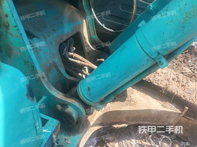 鏟斗右后整體(工作和回轉(zhuǎn)裝置) 鏟斗右后整體(工作和回轉(zhuǎn)裝置)