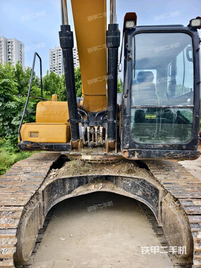 大臂油缸整體?豎拍(工作和回轉(zhuǎn)裝置) 大臂油缸整體?豎拍(工作和回轉(zhuǎn)裝置)